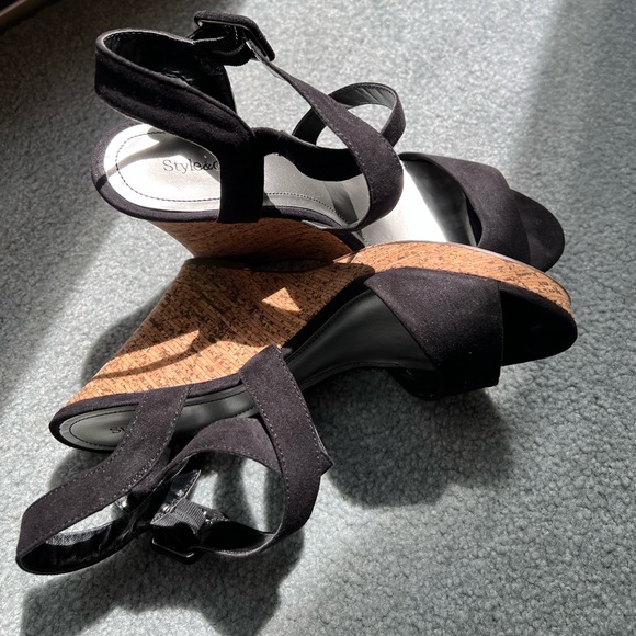 Style & Co. Allexus Black Wedge Heels - Picture 2 of 7